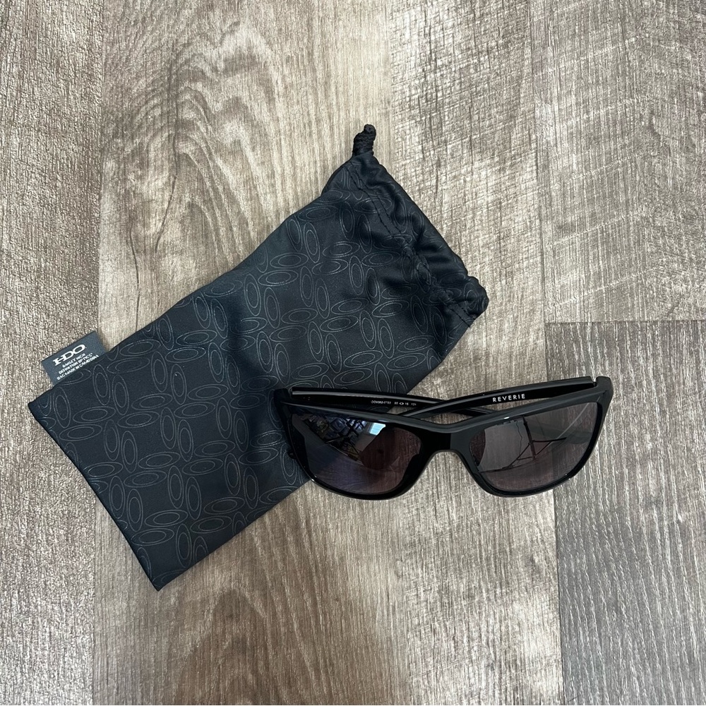 Black Women's Cat-Eye Sunglasses